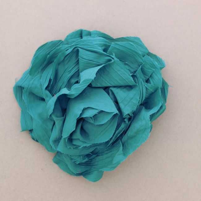 BROCHE FLOR TELA FRUNCIDA 17CM