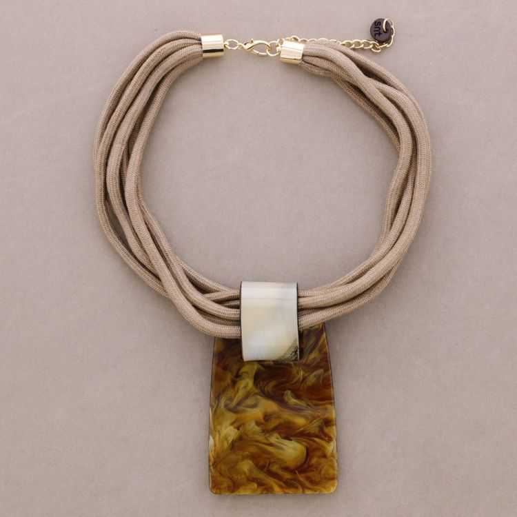 GARGANTILLA COLGANTE RECTANGULAR RESINA