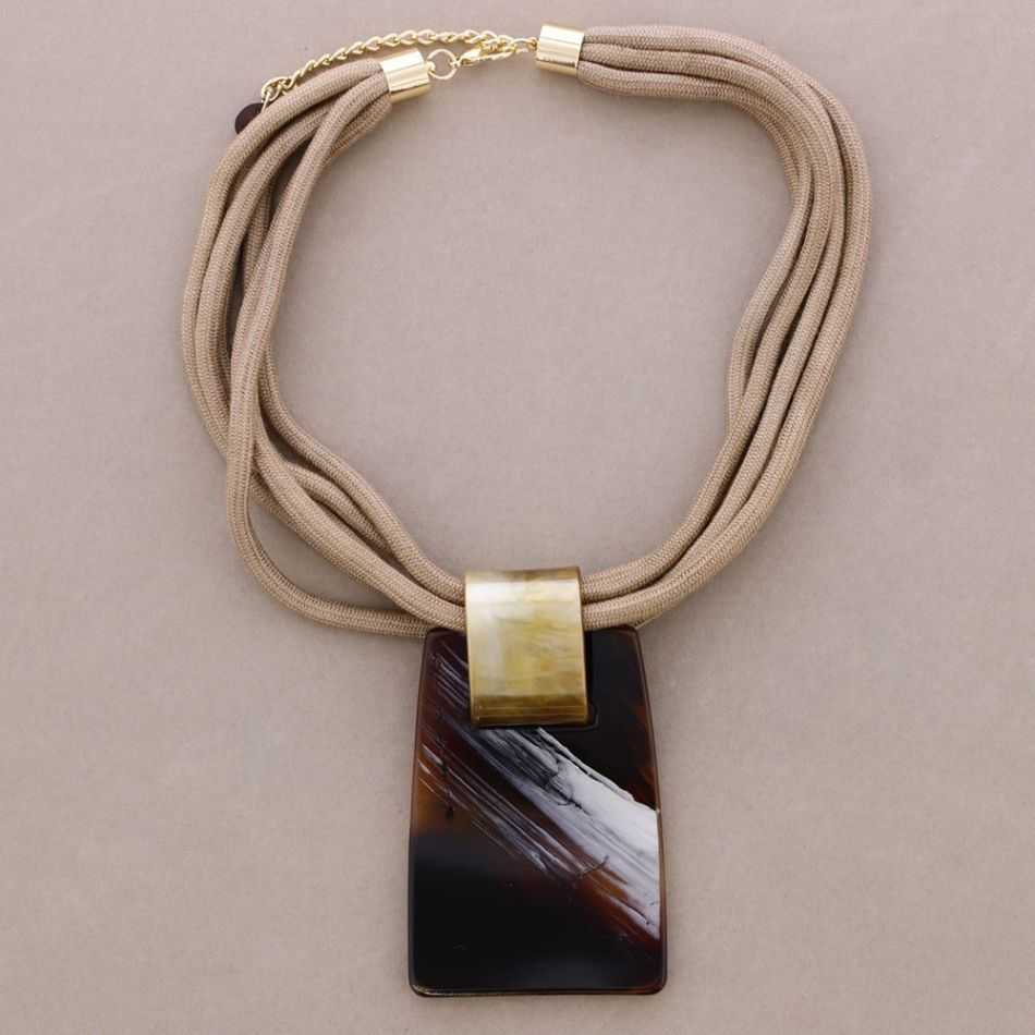 GARGANTILLA COLGANTE RECTANGULAR RESINA