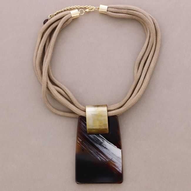 GARGANTILLA COLGANTE RECTANGULAR RESINA