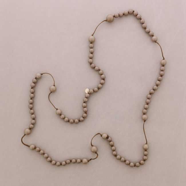 LONG NECKLACE WITH RESIN BEADS 120CM