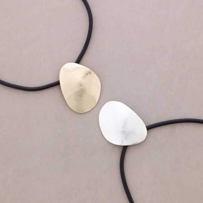 METAL CORD CHOKER PENDANT
