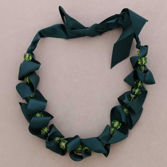 COLLAR CINTA CUENTAS