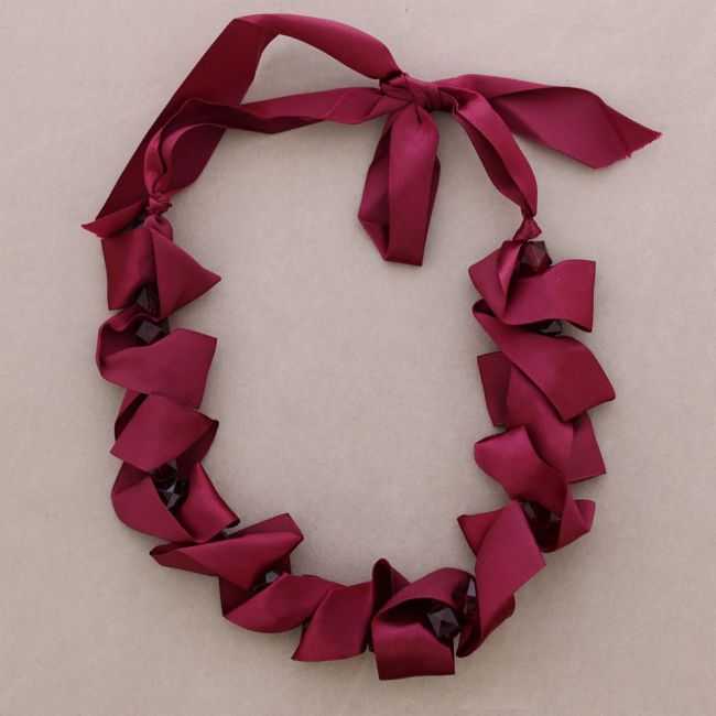 COLLAR CINTA CUENTAS