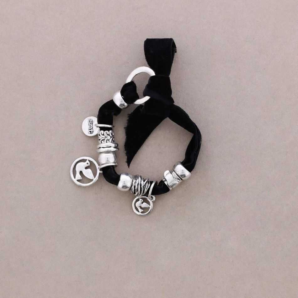 VELVET BRACELET WITH METAL BEADS