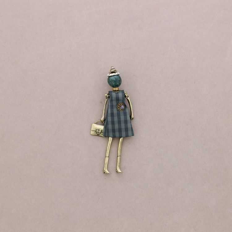 DOLL BROOCH 2