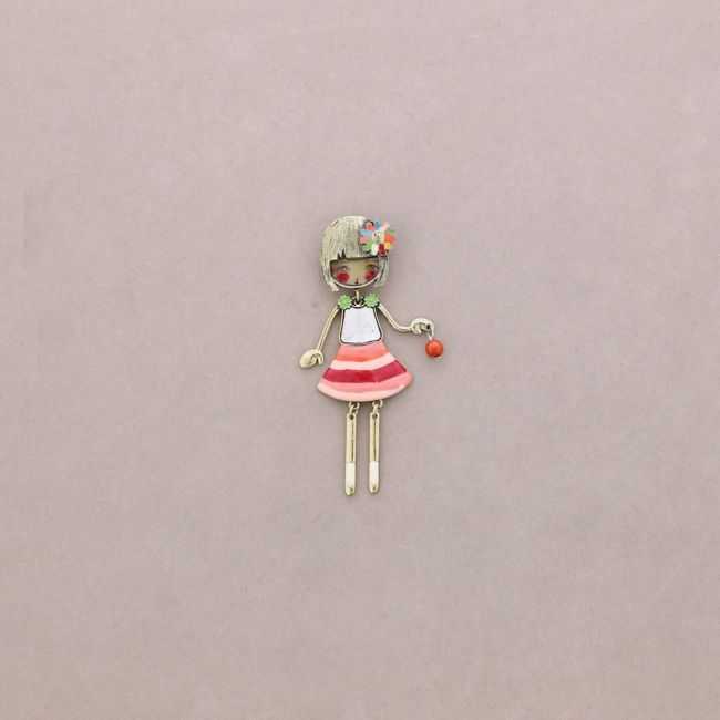 DOLCE BAMBOLINA BROOCH