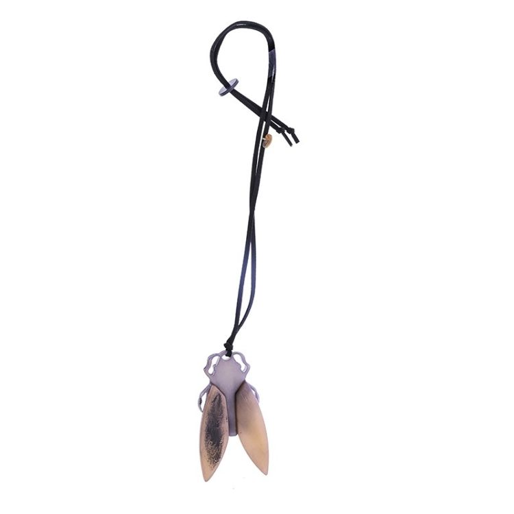 COLLAR LARGO COLGANTE INSECTO RESINA 2