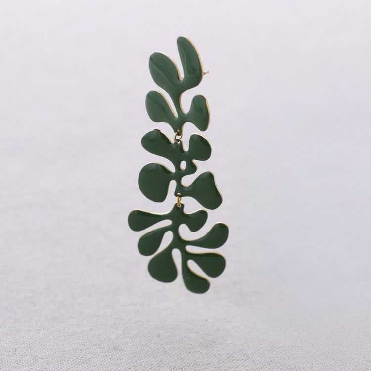 STEEL PENDANT EARRINGS WITH ENAMEL LEAVES