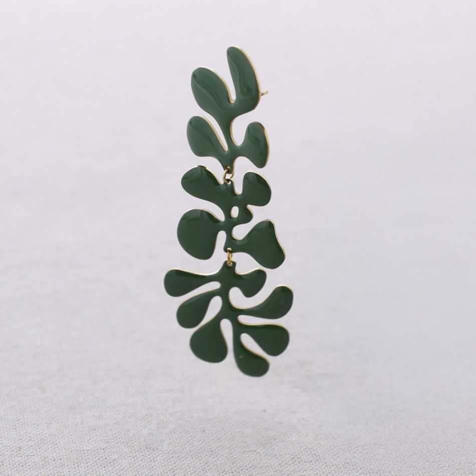 STEEL PENDANT EARRINGS WITH ENAMEL LEAVES