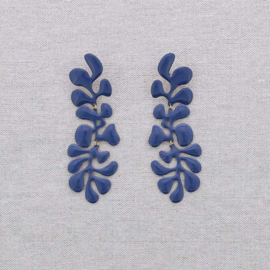 STEEL PENDANT EARRINGS WITH ENAMEL LEAVES