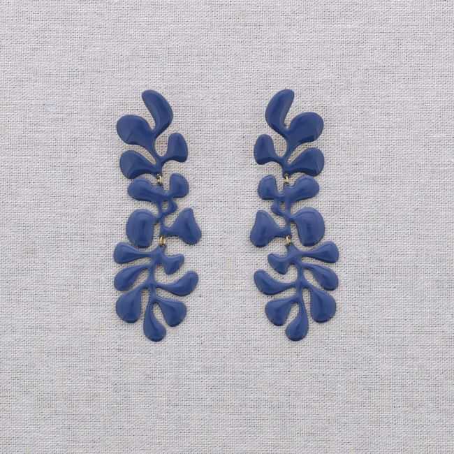 STEEL PENDANT EARRINGS WITH ENAMEL LEAVES