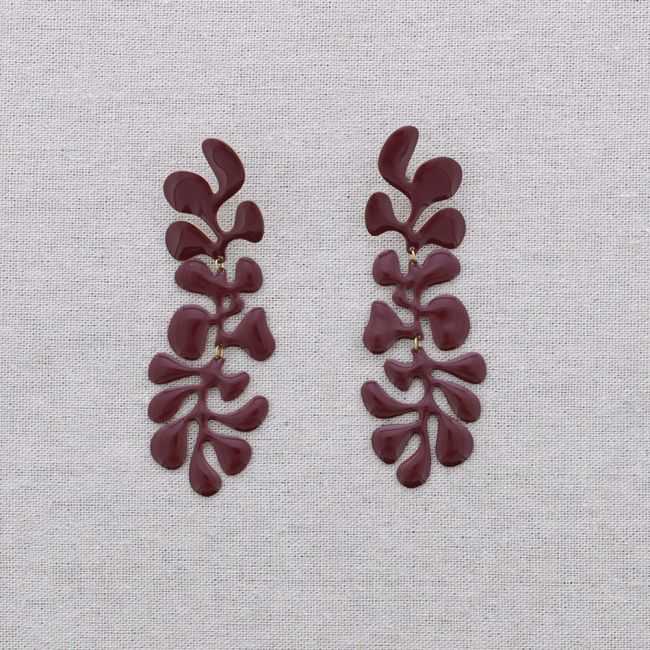 STEEL PENDANT EARRINGS WITH ENAMEL LEAVES