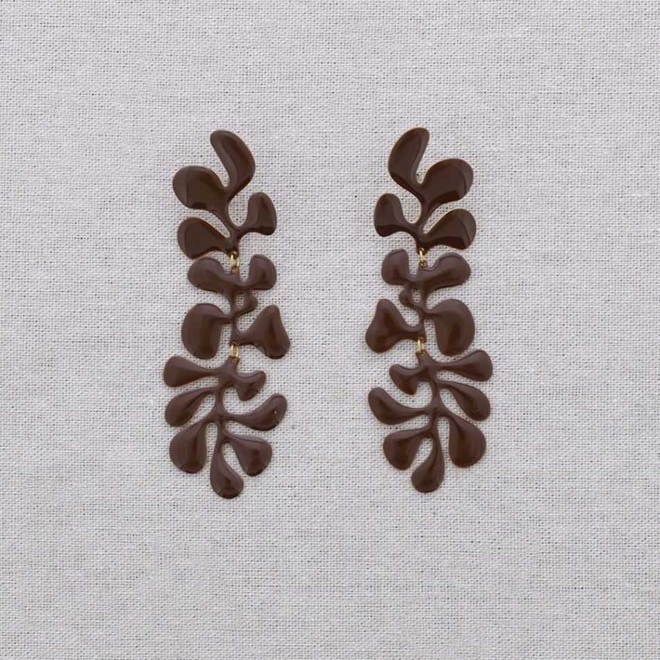 STEEL PENDANT EARRINGS WITH ENAMEL LEAVES