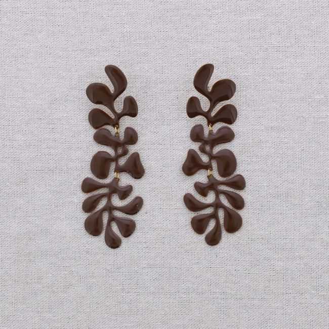 STEEL PENDANT EARRINGS WITH ENAMEL LEAVES