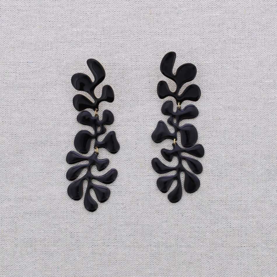 STEEL PENDANT EARRINGS WITH ENAMEL LEAVES