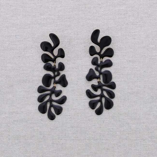 STEEL PENDANT EARRINGS WITH ENAMEL LEAVES