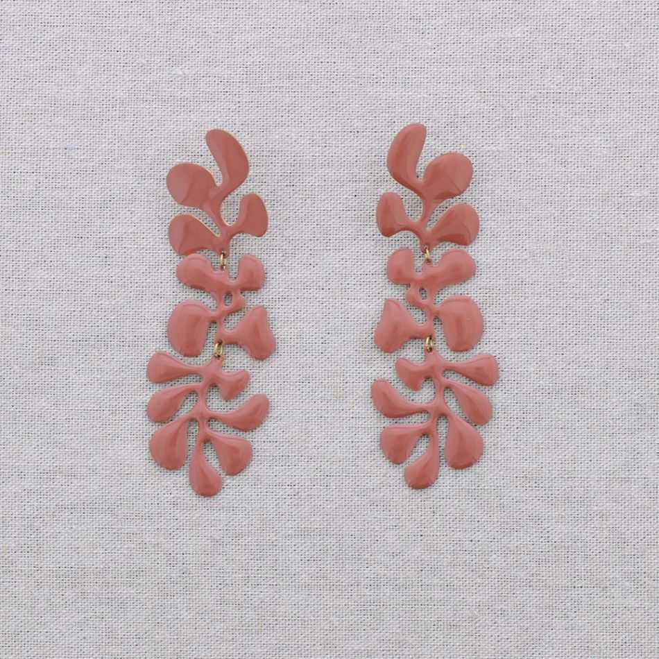 STEEL PENDANT EARRINGS WITH ENAMEL LEAVES