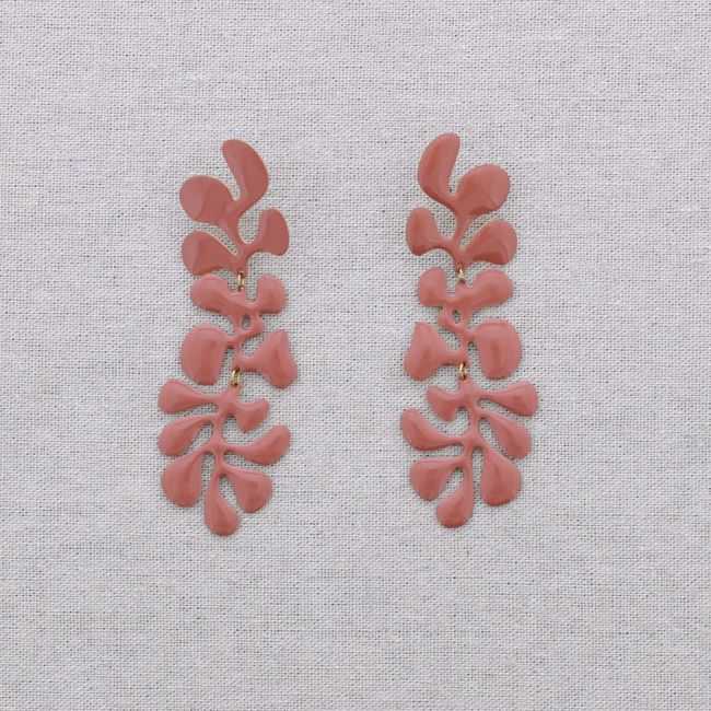 STEEL PENDANT EARRINGS WITH ENAMEL LEAVES