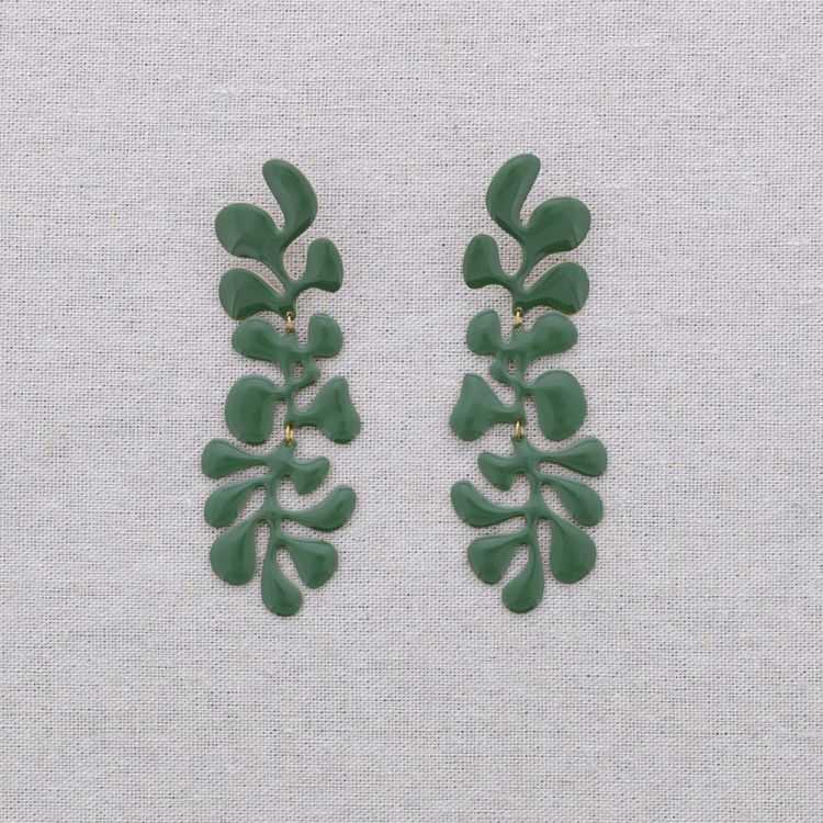 STEEL PENDANT EARRINGS WITH ENAMEL LEAVES 2