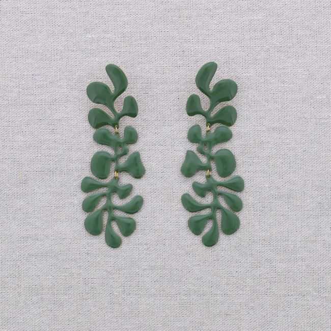 STEEL PENDANT EARRINGS WITH ENAMEL LEAVES