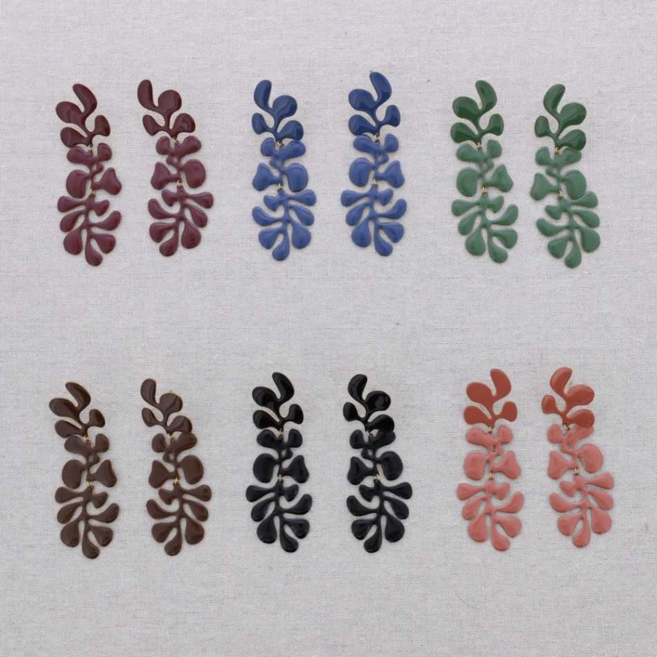 STEEL PENDANT EARRINGS WITH ENAMEL LEAVES