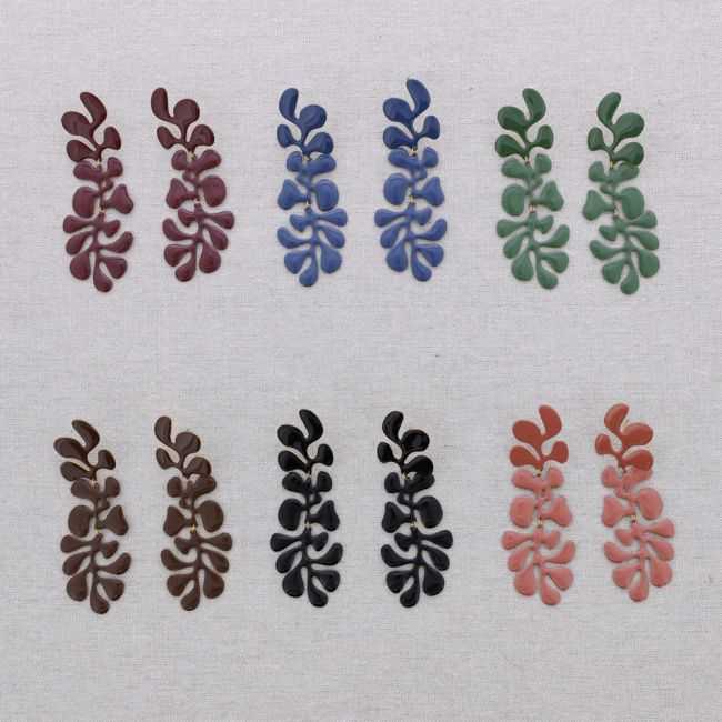 STEEL PENDANT EARRINGS WITH ENAMEL LEAVES