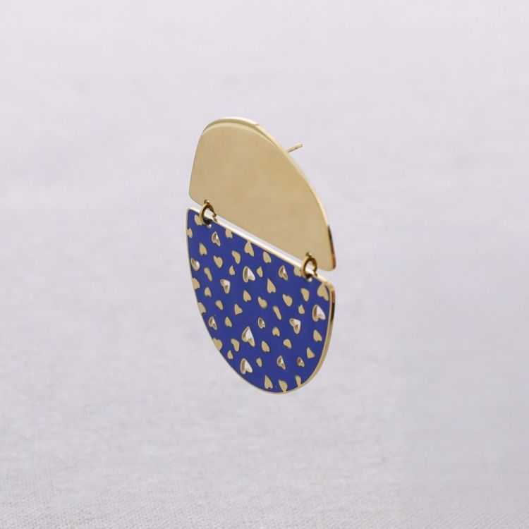 STEEL EARRINGS WITH ENAMEL PENDANT AND HEARTS