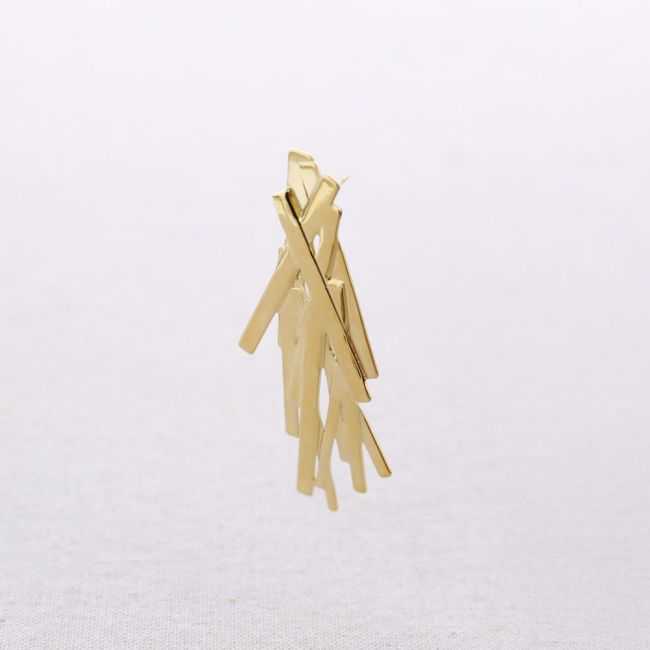 STEEL EARRINGS WITH CROSSED STRAPS