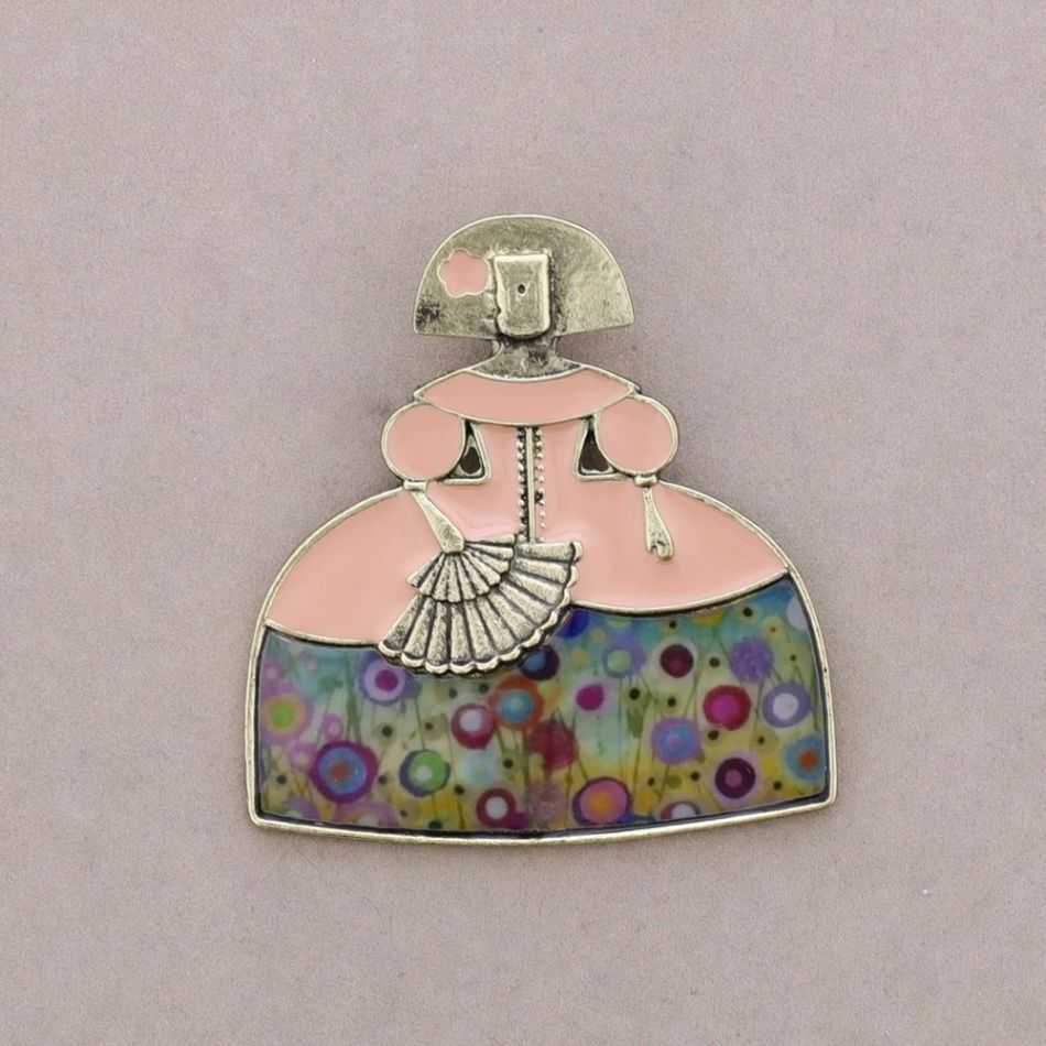 ENAMEL METAL MENINA BROOCH