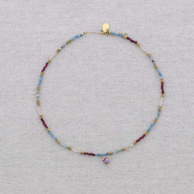 STEEL SHORT NECKLACE WITH CRYSTAL BEADS AND STONE PENDANT