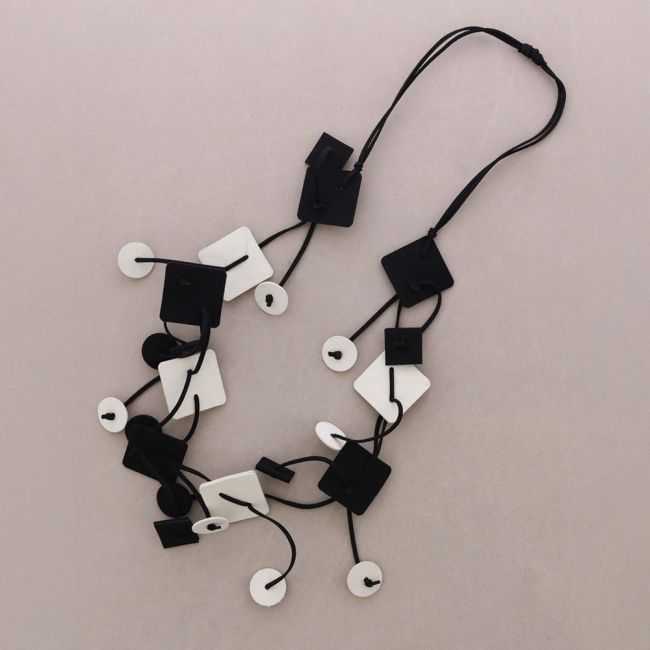 LONG FRINGED FOAMY NECKLACE