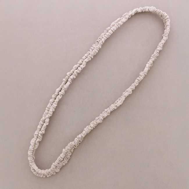 COLLAR LARGO ALAMBRE TELA FORRADA