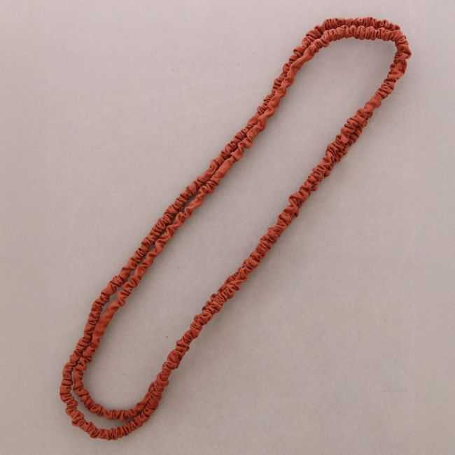 COLLAR LARGO ALAMBRE TELA FORRADA