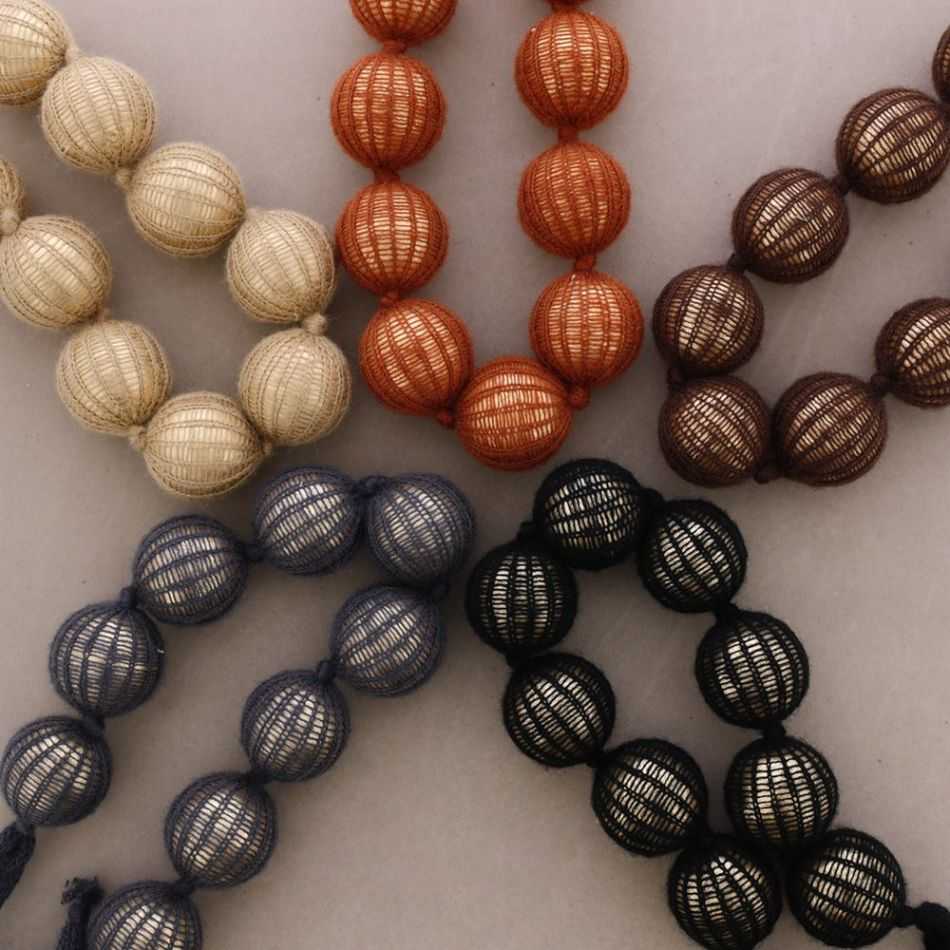 WOOL-COVERED BALL CHOKER