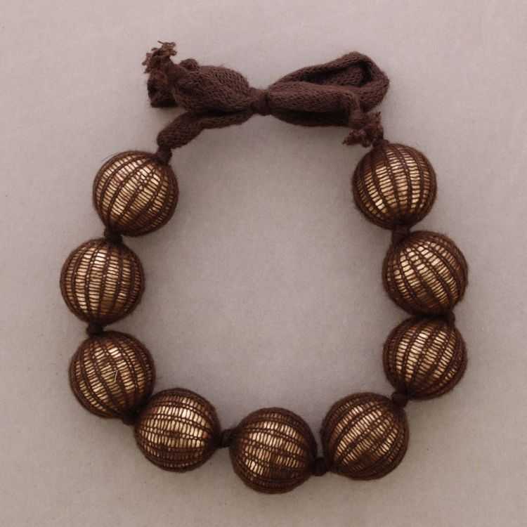 WOOL-COVERED BALL CHOKER 2