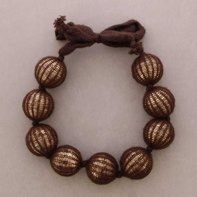 WOOL-COVERED BALL CHOKER