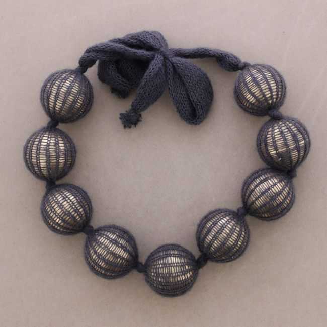 WOOL-COVERED BALL CHOKER