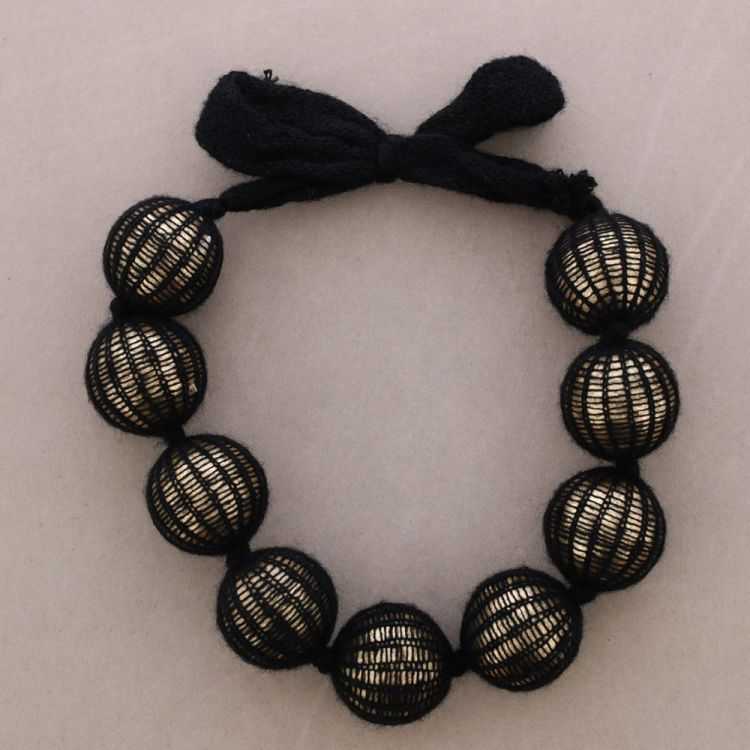 WOOL-COVERED BALL CHOKER
