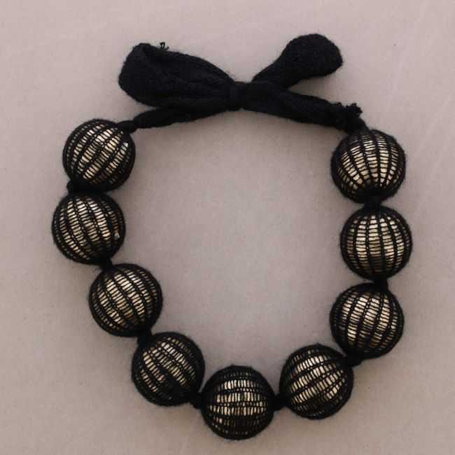 WOOL-COVERED BALL CHOKER