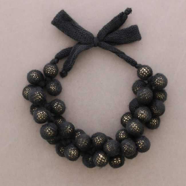 WOOL BEAD CHOKER