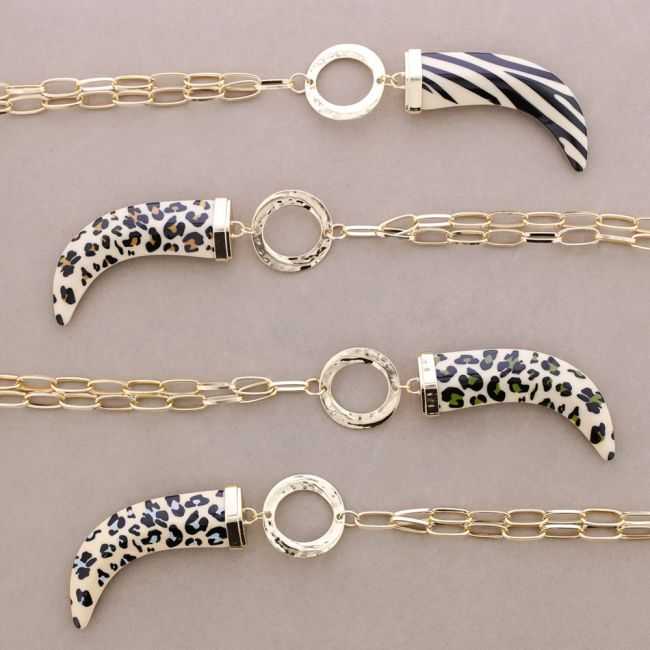 COLLAR LARGO COLGANTE CUERNO RESINA