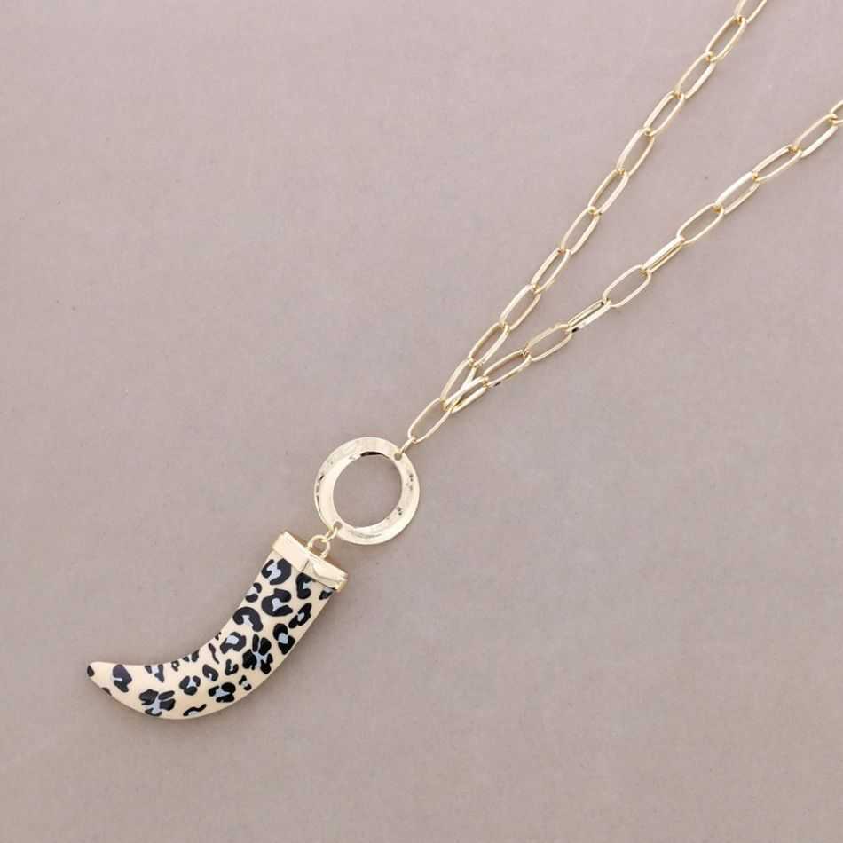 COLLAR LARGO COLGANTE CUERNO RESINA