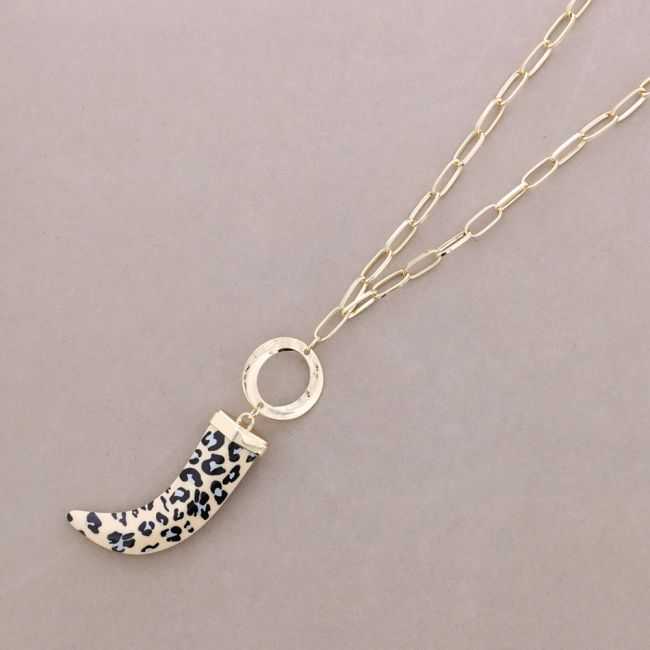 COLLAR LARGO COLGANTE CUERNO RESINA