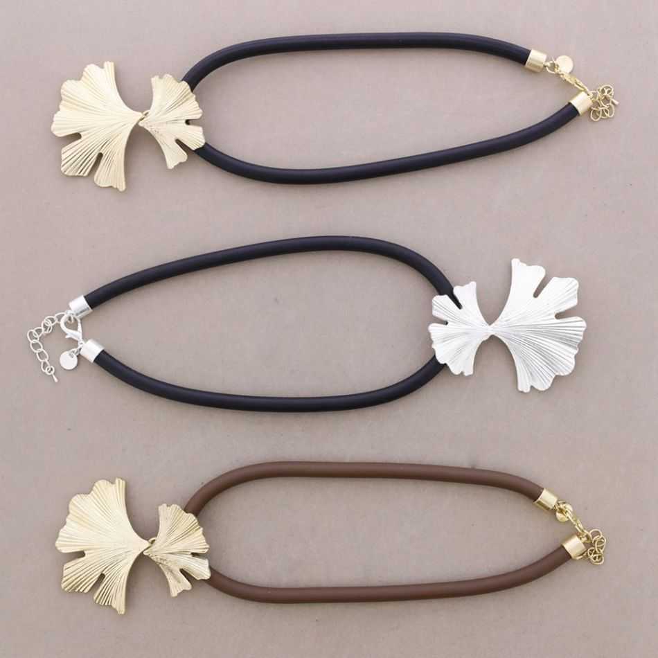 GINGKO LEAF METAL RUBBER SHORT NECKLACE