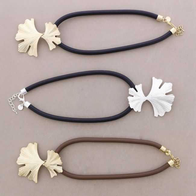 GINGKO LEAF METAL RUBBER SHORT NECKLACE