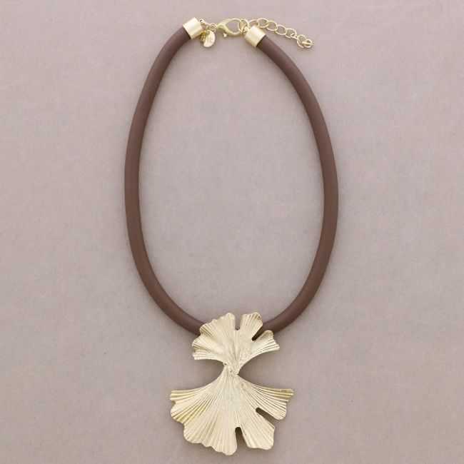 GARGANTILLA GOMA COLGANTE HOJA GINGKO METAL