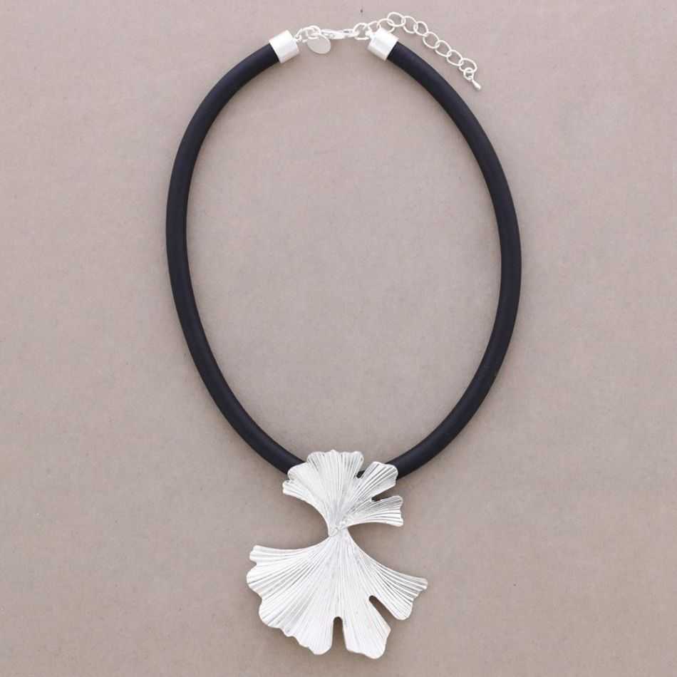 GINGKO LEAF METAL RUBBER SHORT NECKLACE