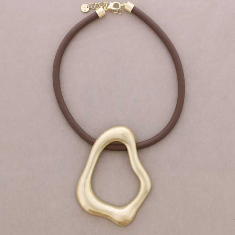 RUBBER CHOKER WITH IRREGULAR METAL RING PENDANT