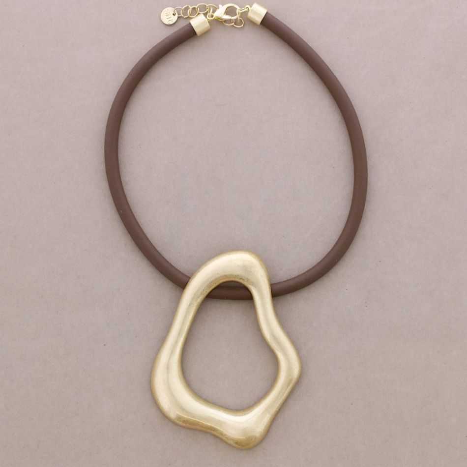 RUBBER CHOKER WITH IRREGULAR METAL RING PENDANT
